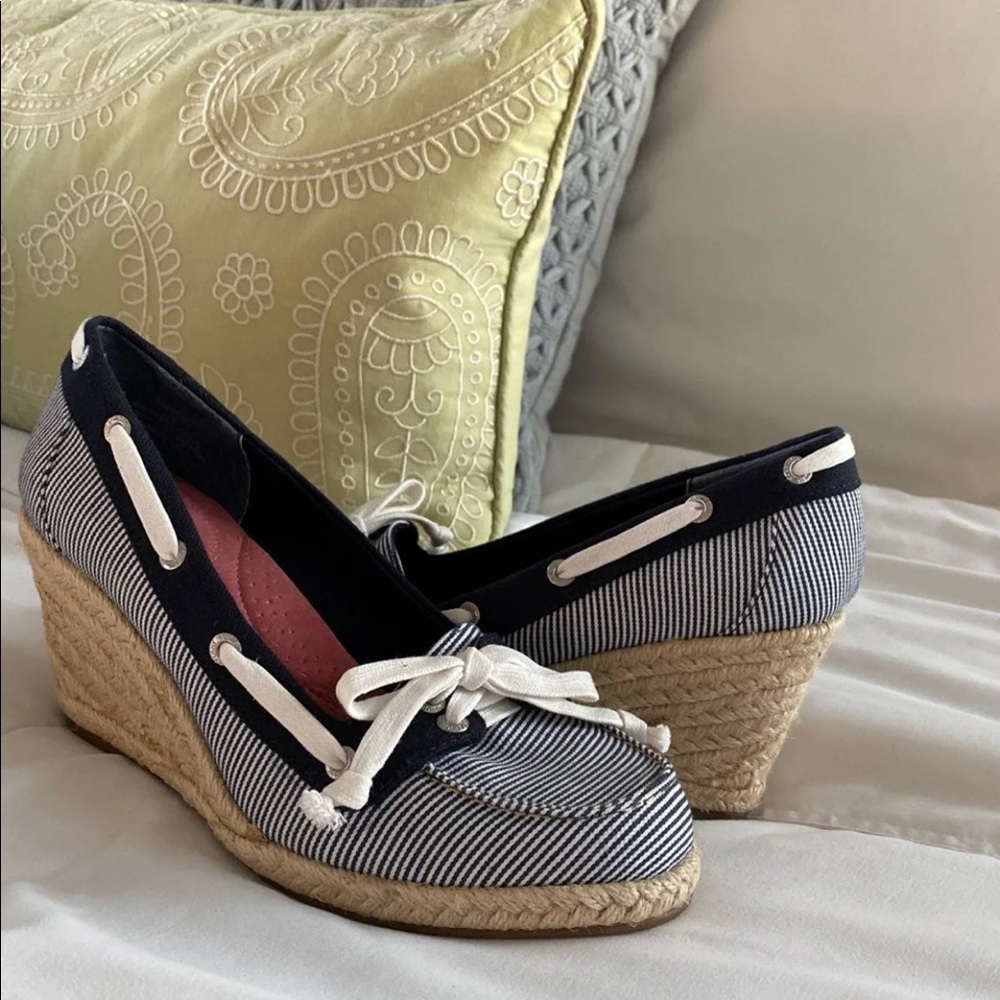 Women’s Sperry Wedge/Espadrille Boat Shoes 7
